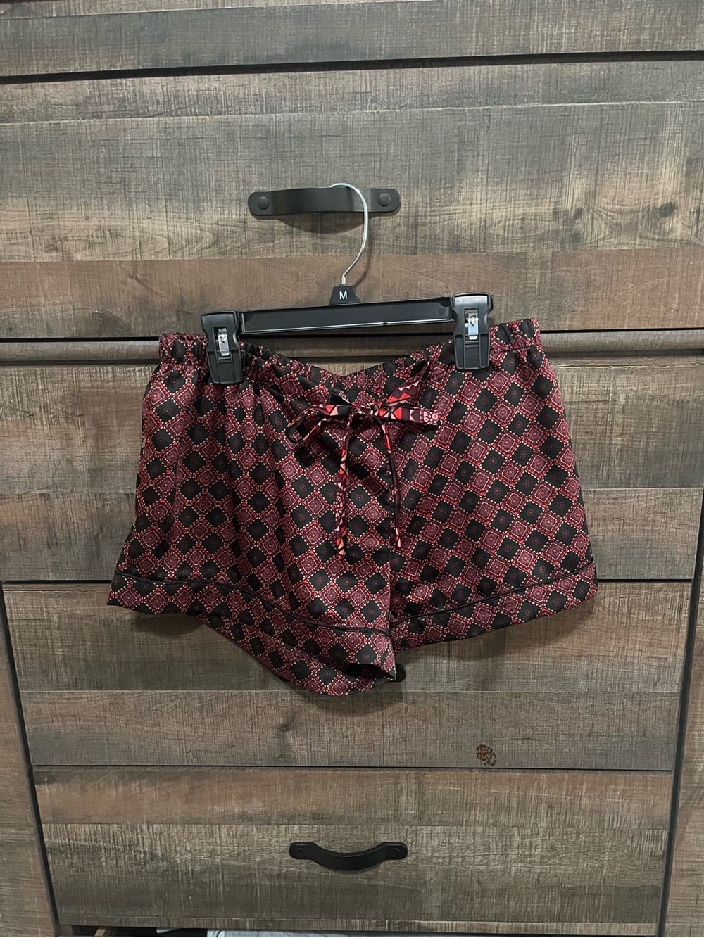 Sam Edelman Womenโs Burgundy Geometric Sleep Shorts